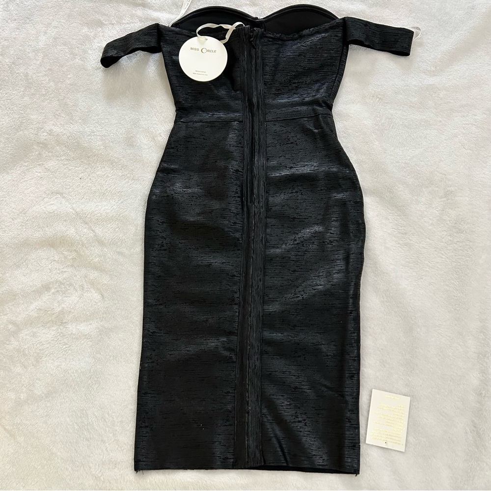 Miss Circle Elegant Black Off-Shoulder Corset Dress - Picture 9 of 16